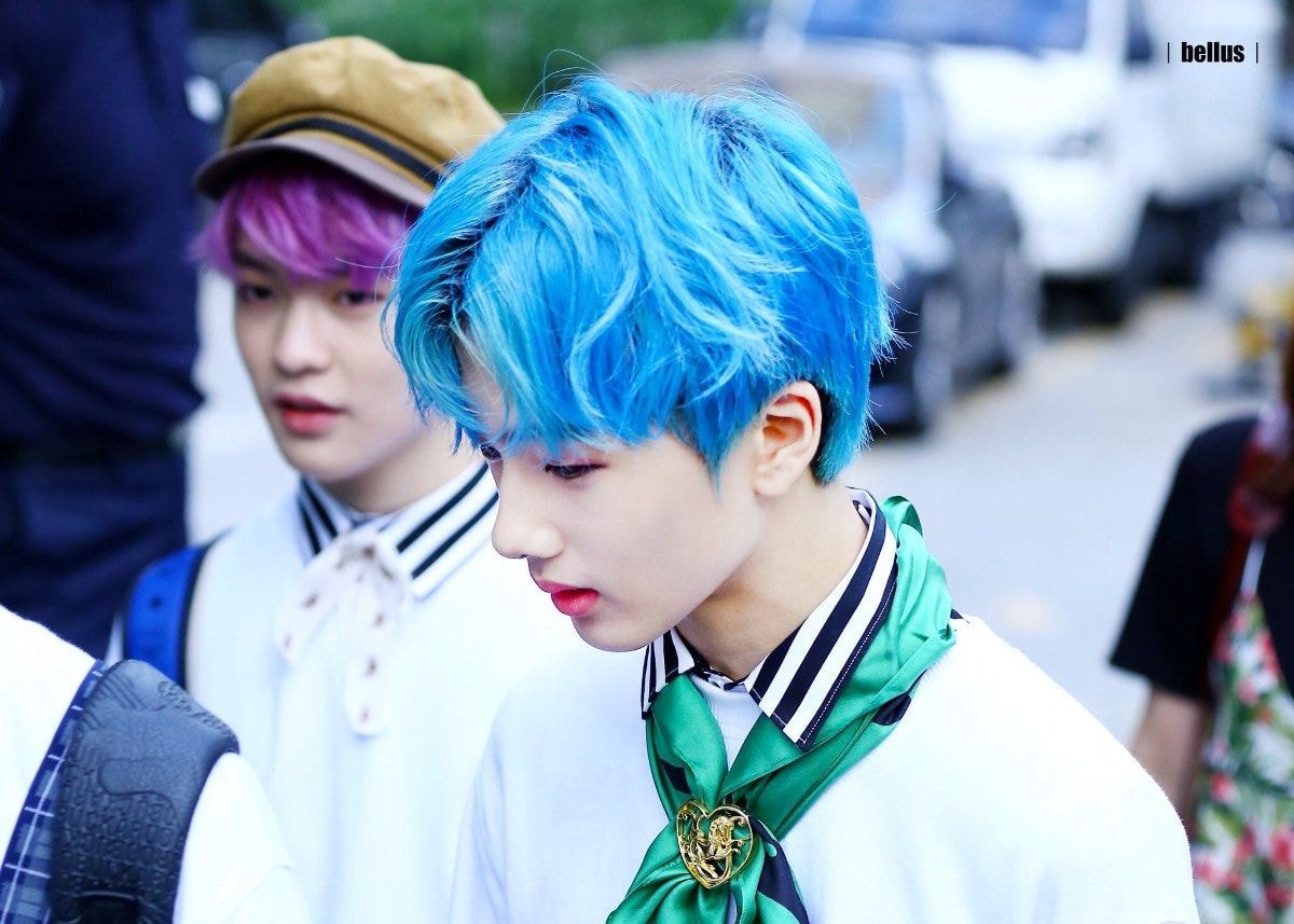 TheQoo I see a lot of idols with blue hair these days. 